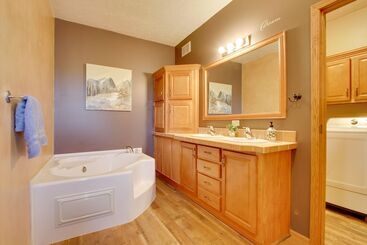 بيت ريفى Spacious Canyon Ferry Lake House With Bar & Views!