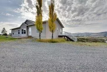 Mökkimajoitus Spacious Canyon Ferry Lake House With Bar & Views!