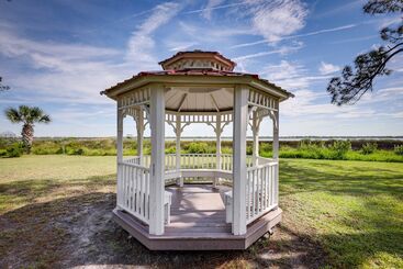 Hus på landet St Augustine Home W/ Fire Pit & Amenity Access!