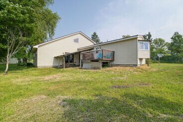 Mökkimajoitus Charming Mio Family Retreat Near Mio Dam Pond!