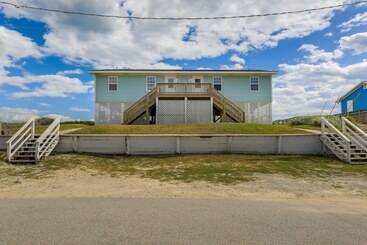 Mökkimajoitus Lovely Emerald Isle Beach House   Steps To Beach!