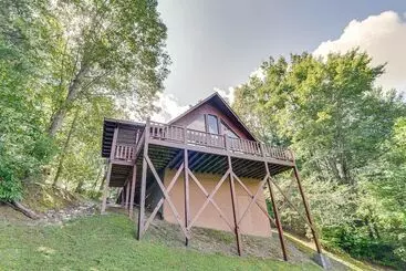 Mökkimajoitus Murphy Cabin W/ Deck & Sweeping Mountain Views!