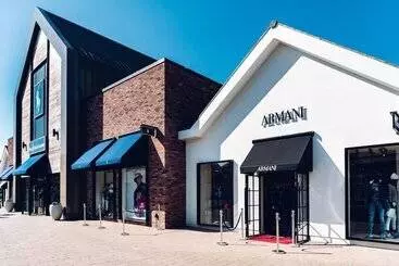 Residenssi Essex 2 Bed House Nr Stanstead With Arcade Machine