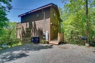Mökkimajoitus Sevierville Cabin W/ Hot Tub: 5 Mi To Pigeon Forge