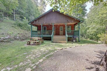 Hus på landet Smoky Mountain Cabin W/ Camping Area + Fire Pit!