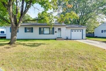 Hus på landet South Burlington Home W/ Seasonal Pool!