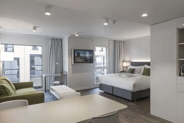 בית מלון כפרי Base Nyon