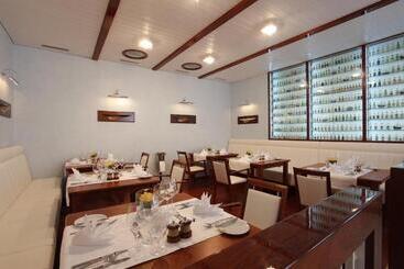 Отель Yachtsport Resort Lago Maggiore