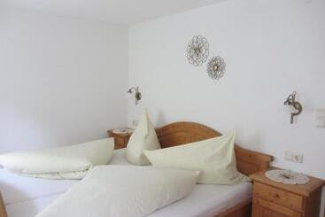 ホテル Neurauthof