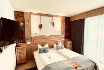 ホテル Pension Kreuzeck   Dein Glücksplatz Am Lech