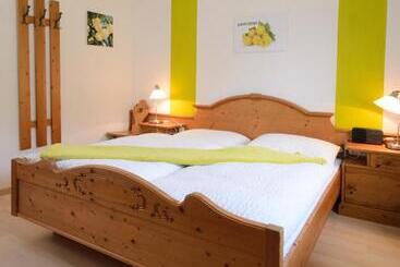 Hotelli Wirtshausbrennerei Krenn