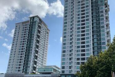 هتل آپارتمان Feels Like Home Condos Abreeza Place Tower 1 & 2