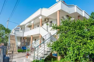 پانسیون Apartmani Medovic