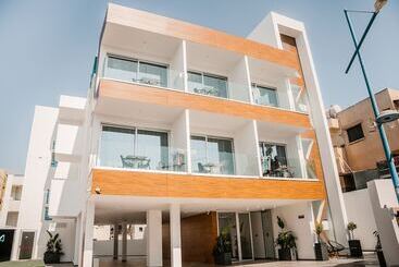 هتل آپارتمان Caramela Luxury Apts