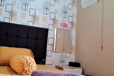 בית מלון כפרי De Patuk Homestay