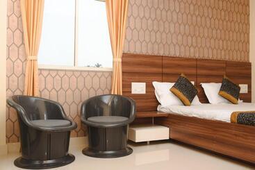 Отель Ilif 2727 Sai Palace