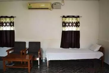 Hotelli Falcon Jungle Resort