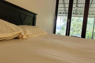 בית מלון כפרי Thengaparambath Retreat