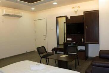 هتل Pearl Palace Rajkot