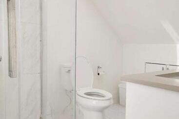 Bed and Breakfast Happy Room In Richmond, Close To Airport