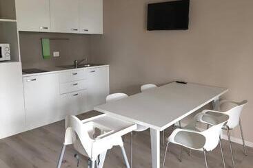 ホテル Garibaldi Apart