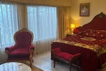 Aamiaismajoitus (B&B) Moulin Rouge Overnight Accomodation