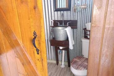 پانسیون Cabin By The Pool