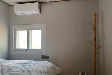 پانسیون Clara House