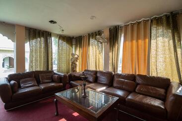 Hotel Fort Beejwar Chauhan By Aayams Neemrana