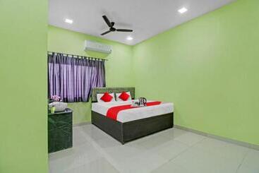 ホテル Prasad Enclave