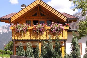 Hotelli Ferienhaus Artho - Ortszentrum