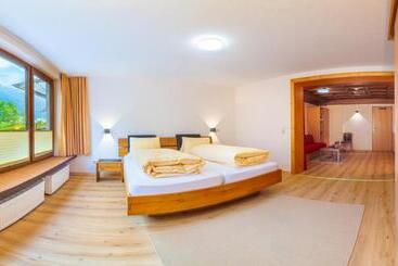 Отель Pension Tina