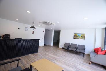 Hotel Wedlock Near Artemis Hospital