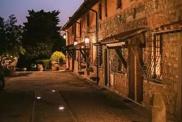 Farmhouse With Swimming Pool Surrounded By Greenery In San Donato Fronzano, Apartments With Air Cond