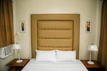 Hotel Reddoorz At Alejandro S Suites & Venue