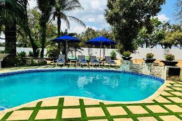 בית מלון כפרי C Est La Vie Boutique