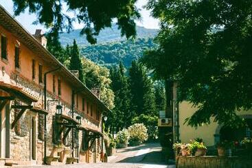 Isa Residence With Swimming Pool Surrounded By Tuscan Nature In San Donato Fronzano, Apartments With