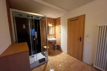 Pensione Monteurunterkunft Zum Mohr