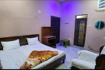 پانسیون The Raj Villa Ac Home Stay