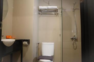 Front One Hotel Gombong