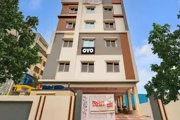 Hotel Super Collection O White Ridge Kamineni