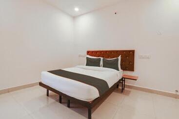 Отель Super Collection O White Ridge Kamineni