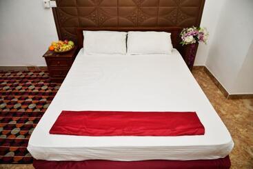 ホテル New Oyo Borella