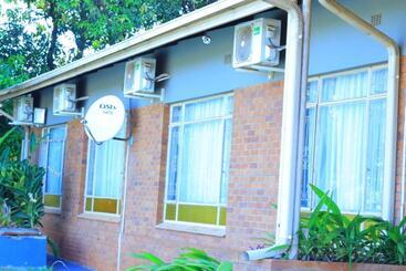 Pensione La Maison Guesthouse