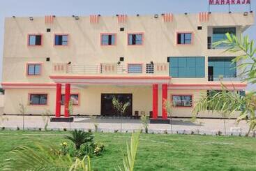 Hotel Maharaja Resort & Guest House