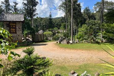 Pension บ้านชนเผ่า แคมป์ปิ้ง แอ็น รีสอร์ต