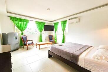 פנסיון La Mercedes Lite Hostal By Mh