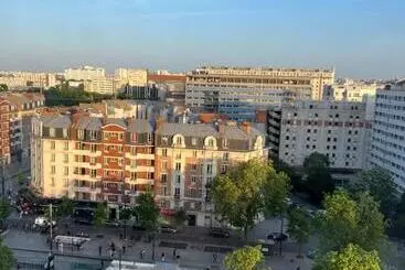 Pensjonat Private Room In A Shared Apartment   Metro 7 And Tramway T3a