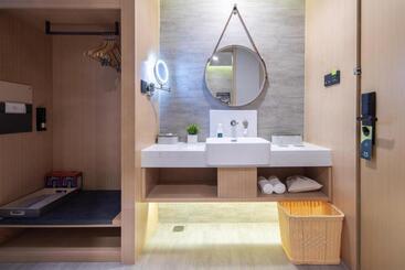 Atour Hotel Hefei North Square South Station