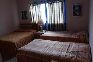هتل Escuela Madrid Honduras